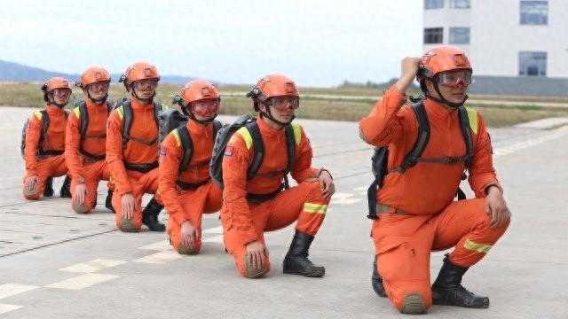 昆明市森林消防支隊與昆明航空救援支隊組織開展聯演聯訓