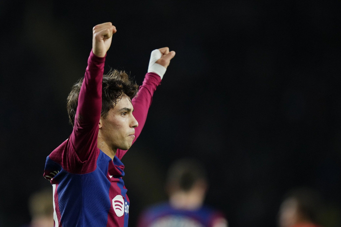 菲利克斯庆祝进球。