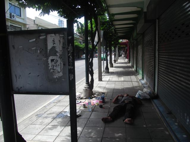 通常情况下,租车的地方一定是可以修车的,只是不知道这家店是否会对外