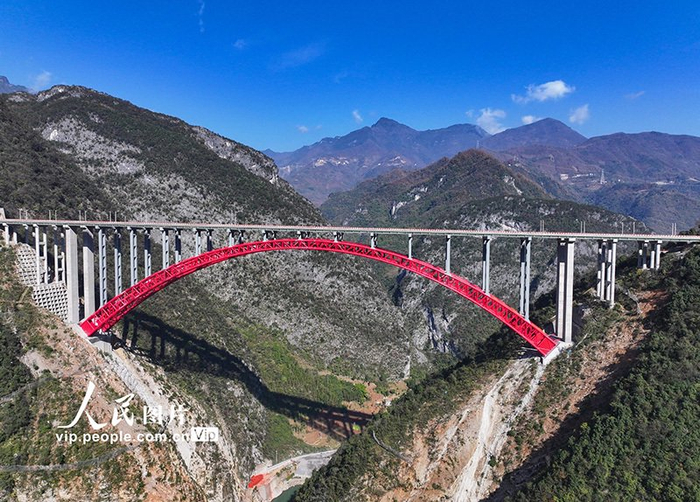 重庆陕渝首条直连高速公路巫镇高速正式建成通车