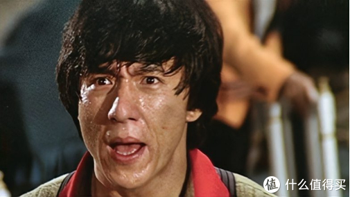 该片以二十世纪开埠初期的香港为背景,讲述了香港水警警长马如龙为了