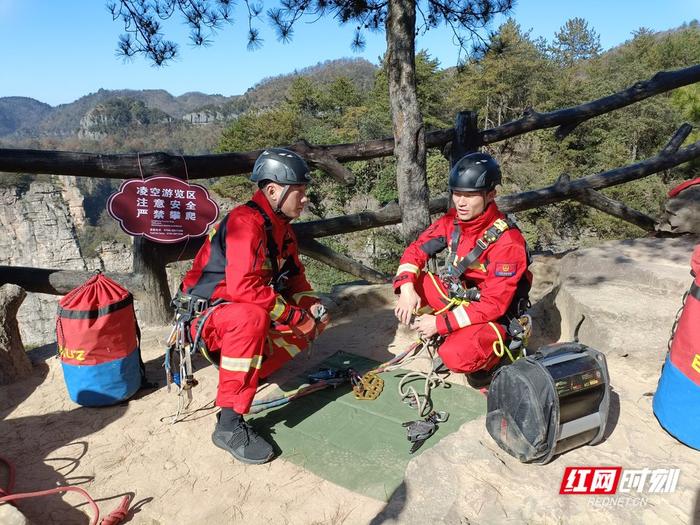 藍焰五年媒體行張家界最美風景會飛的天門之翼救援隊