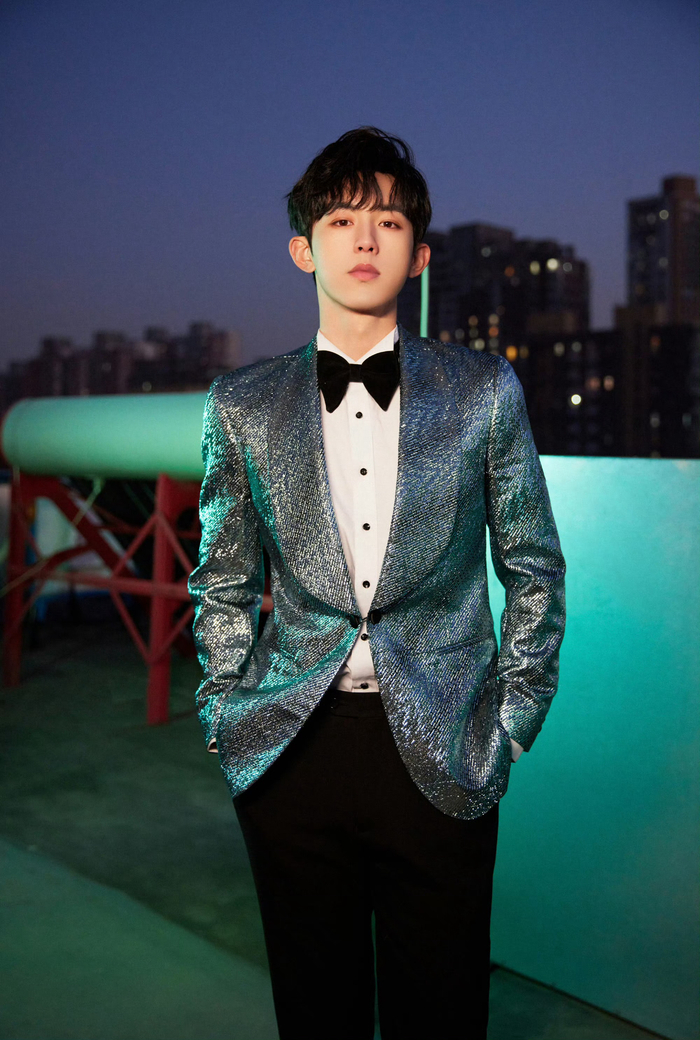 今是帅气的小王子郭俊辰,蓝色星河西装优雅迷人