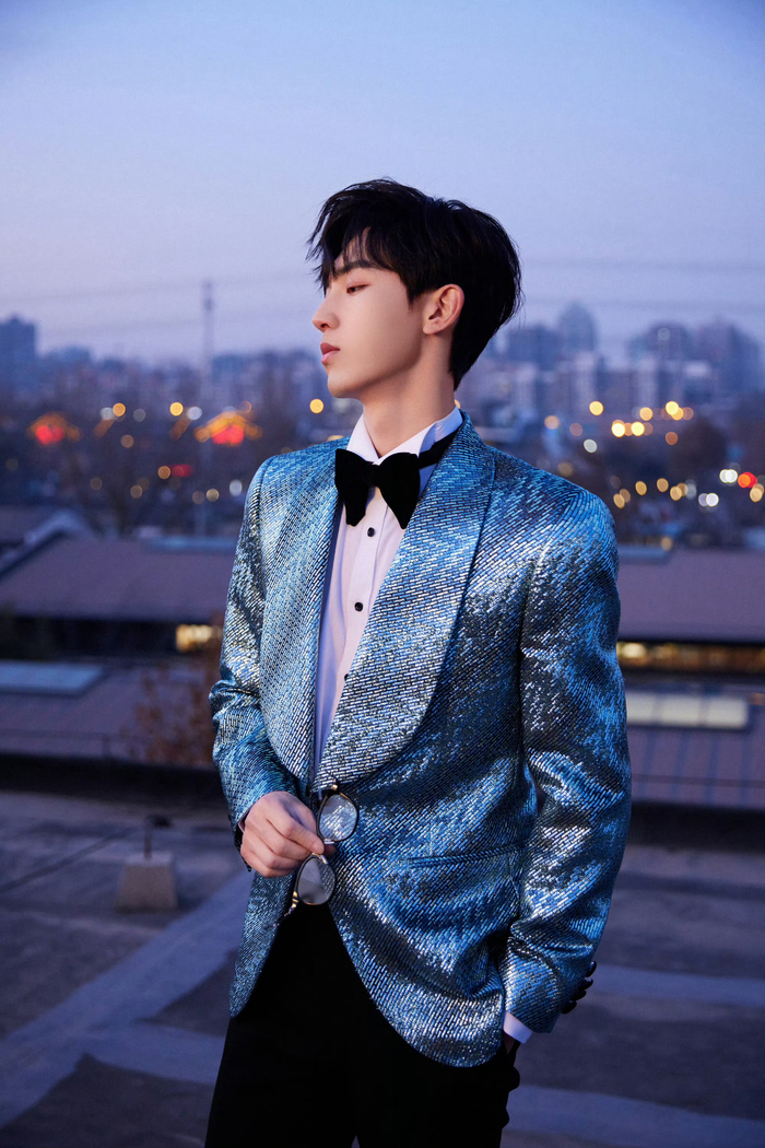 今是帅气的小王子郭俊辰,蓝色星河西装优雅迷人