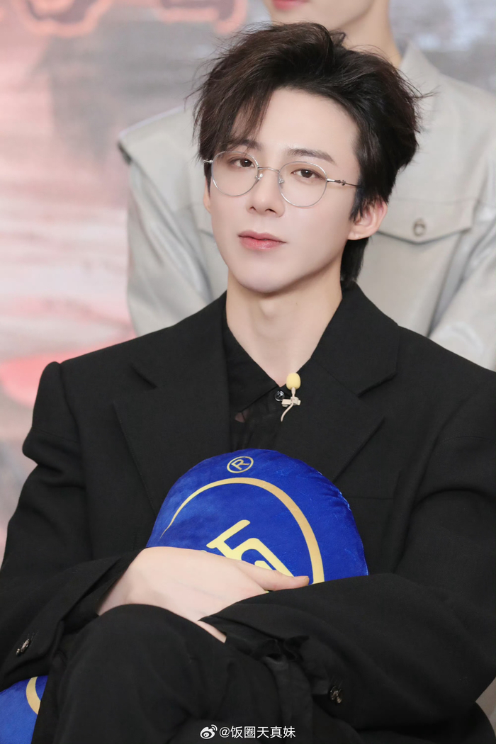 刘宇宁现代好看 毕竟有身高仪态 到了古装是真不行……|刘宇宁_新浪