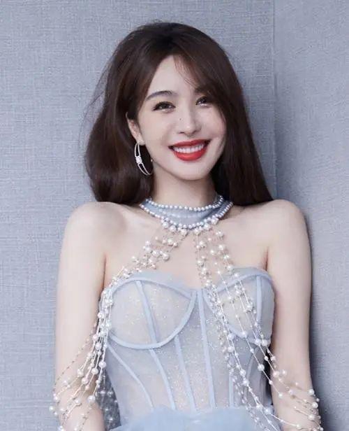 头条女神频道李菲儿图片