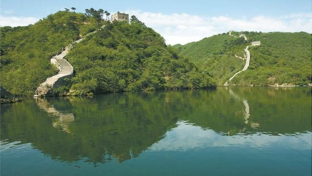 黄花城水长城景色优美 供图：张风/TAKEFOTO