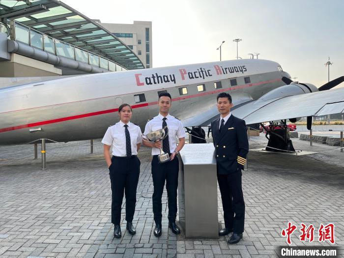 国泰航空举行见习机师毕业典礼