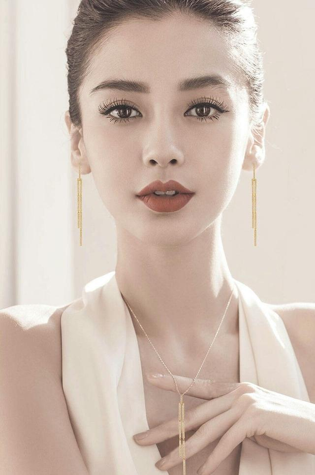周大生虽然是后起之秀,但是很会玩营销,先后邀请杨颖,林志玲等大牌