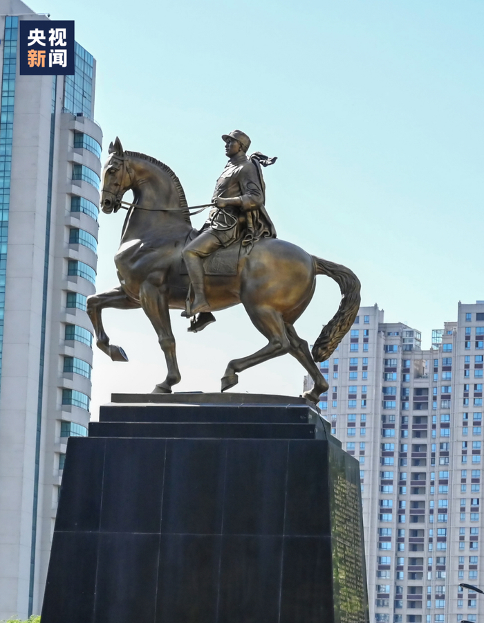 △“大铜马”是盐城市为纪念新四军在盐城重建军部这一重大历史事件而建立。
