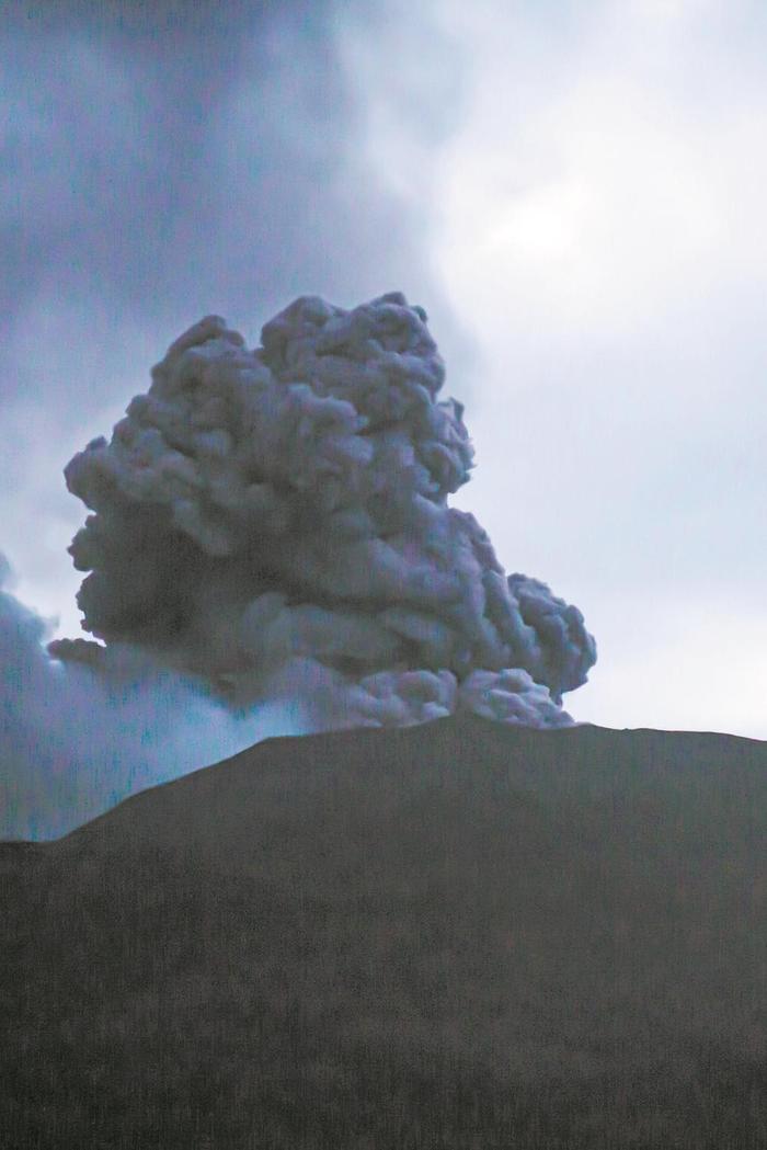 印尼火山喷发