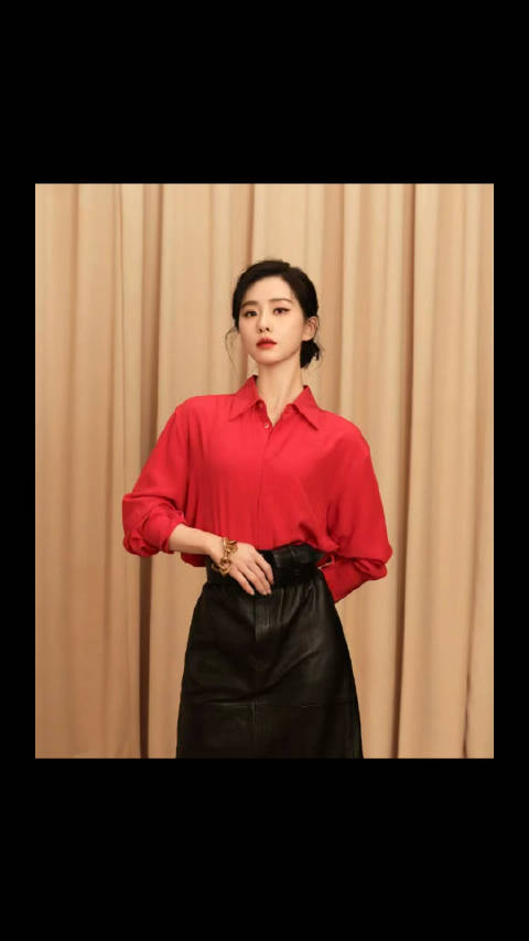 刘诗诗红衫皮裙美晕了,高级感直接拉满_手机新浪网