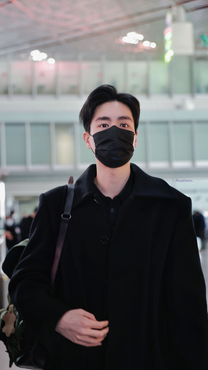 胡一天今日份机场路透～all black look恣意有型