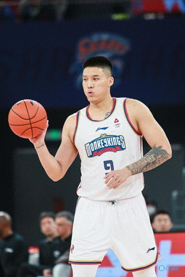 我硬不硬曾繁日替补28分钟6中4砍下12分11板3助抢5前场板