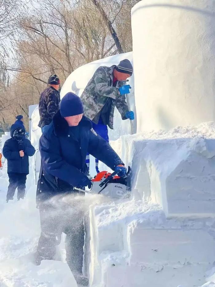 【龙年游冰城 一起迎亚冬】堆雪,立杆,挡板,定型,雕刻……雪博会倾情