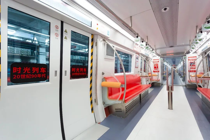 北京地铁“时光列车”今日重新上线!每节车厢都有讲究>>|北京地铁|列车|时光_新浪新闻