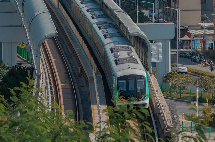 深圳地铁6号线穿行光明区 图源：图虫创意