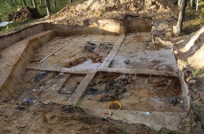 俄罗斯西伯利亚发现8000年前狩猎采集者的防御建筑 