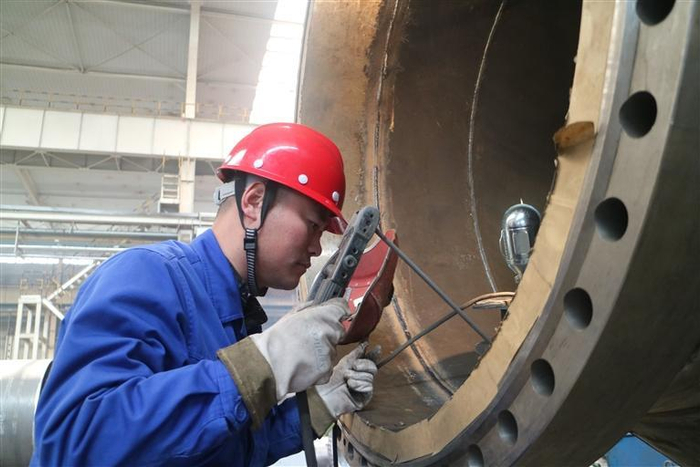 90后焊工牛克良十年磨砺在焊花中绽放精彩人生