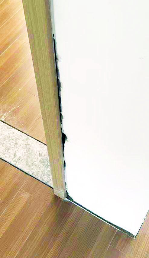             有业主发现房屋内墙面与门框出现缝隙  受访对象  供图          