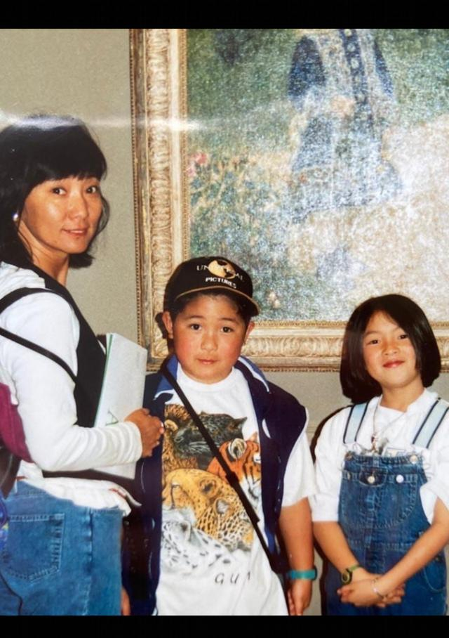 林子祥罕见与两任妻子同场一时陪伴叶倩文一时搂着前妻拍照