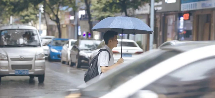 ▲胡涛在线下推广茶叶品牌