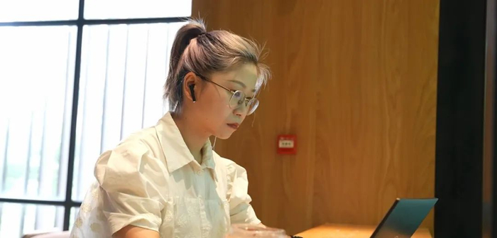 ▲夏夏在线上帮助他人进行心灵健康建设