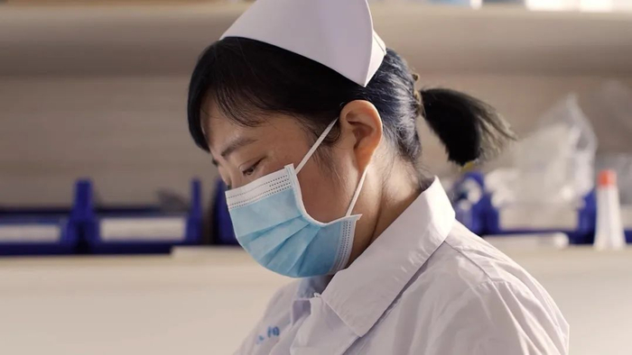 ▲在医院上班时的徐永莉