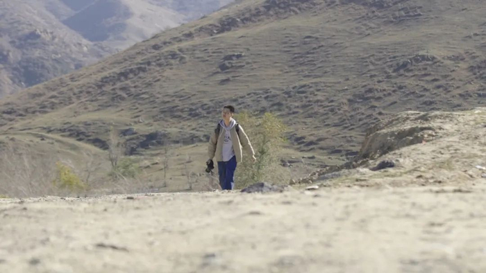 ▲在新疆采风时的胡鑫