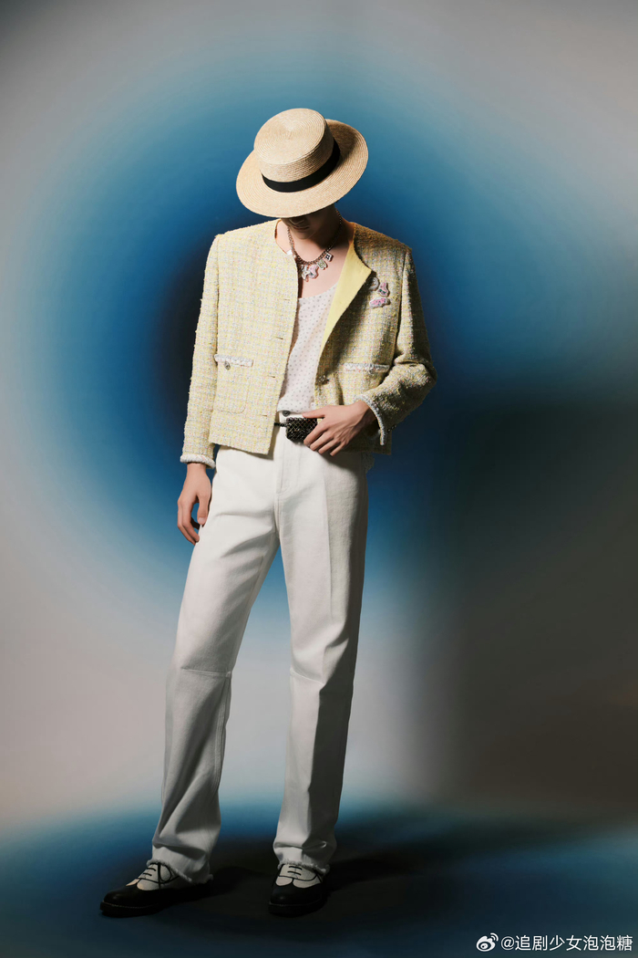 工作室晒王一博gq红毯造型,法式礼帽帅气复古……|gq红毯|王一博|uniq