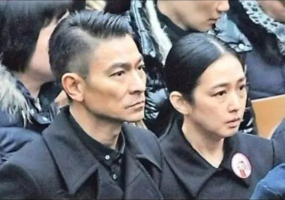 刘德华与妻子朱丽蒨（图片截取自现场视频）