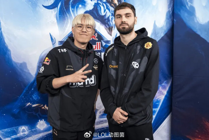 Faker Dfc 欧洲KC战队分享和T1选手合影,Faker被当地主播要签名!|T1|Faker|英雄联盟_新浪新闻