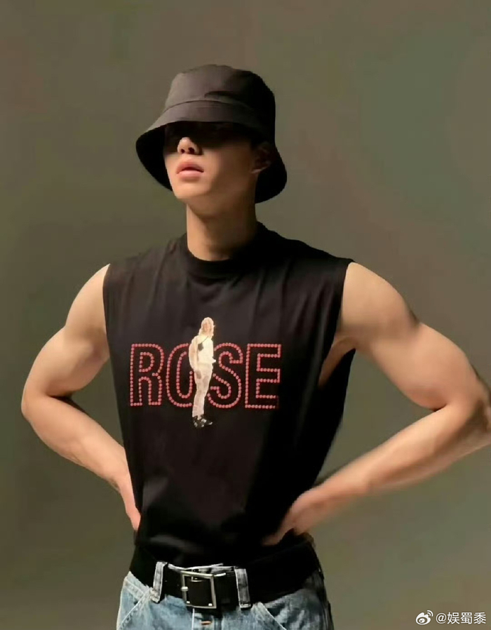 谁能看见宋江腹肌不迷糊啊 又白又有型 巧克力95太明显咯……|腹肌