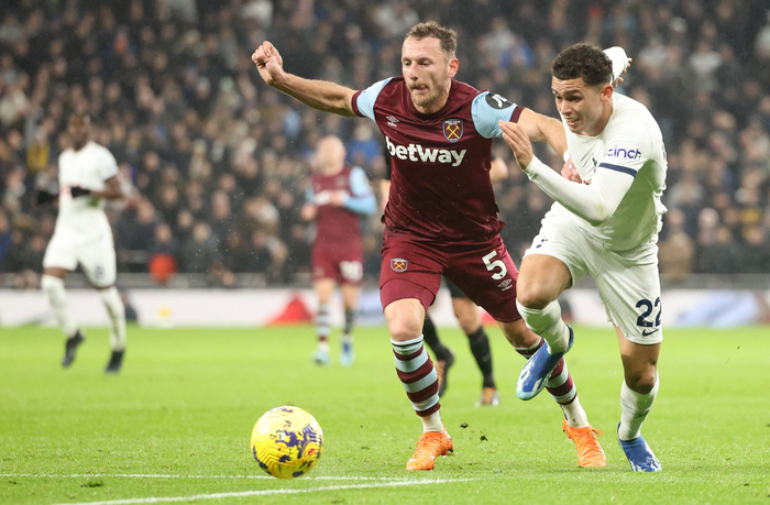 足球英超联赛西汉姆联胜热刺