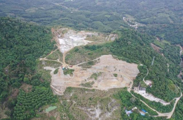 2023年11月30日，督察组现场督察使用无人机拍摄，琼中县什运宏兴石料厂矿区生态修复仍未取得实质性进展。督察组供图