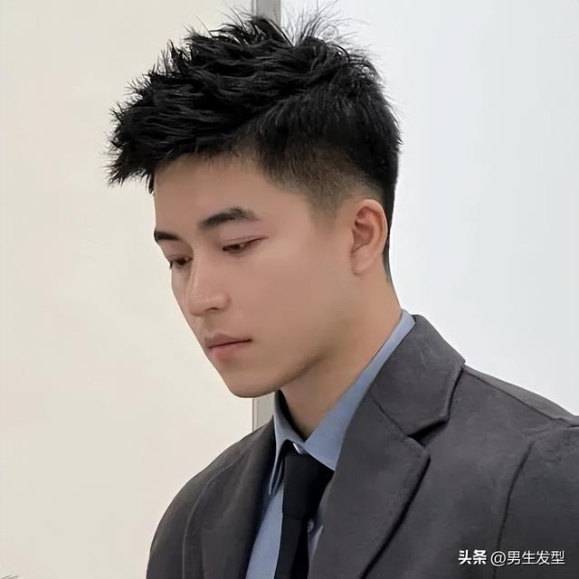 男生秋冬别乱剪发型,剪这3款帅气有型,尽显潮男气质
