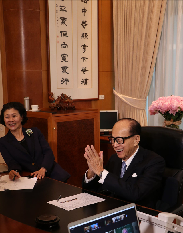 女方受访首公开二人相处细节|李嘉诚|周凯旋_新浪新闻