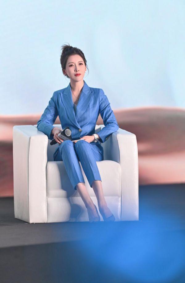 凤凰资讯频道主持人有哪些(凤凰资讯频道主持人有哪些人)