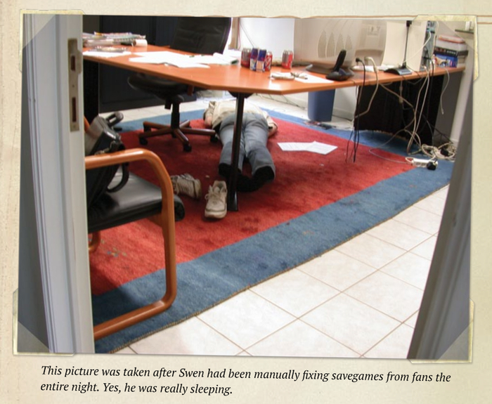 修了一晚上BUG的斯温就这么躺在地板上睡着了