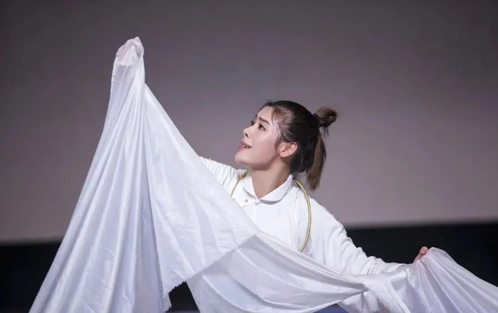 排练中的陈丽君。（图/微博@陈丽君）