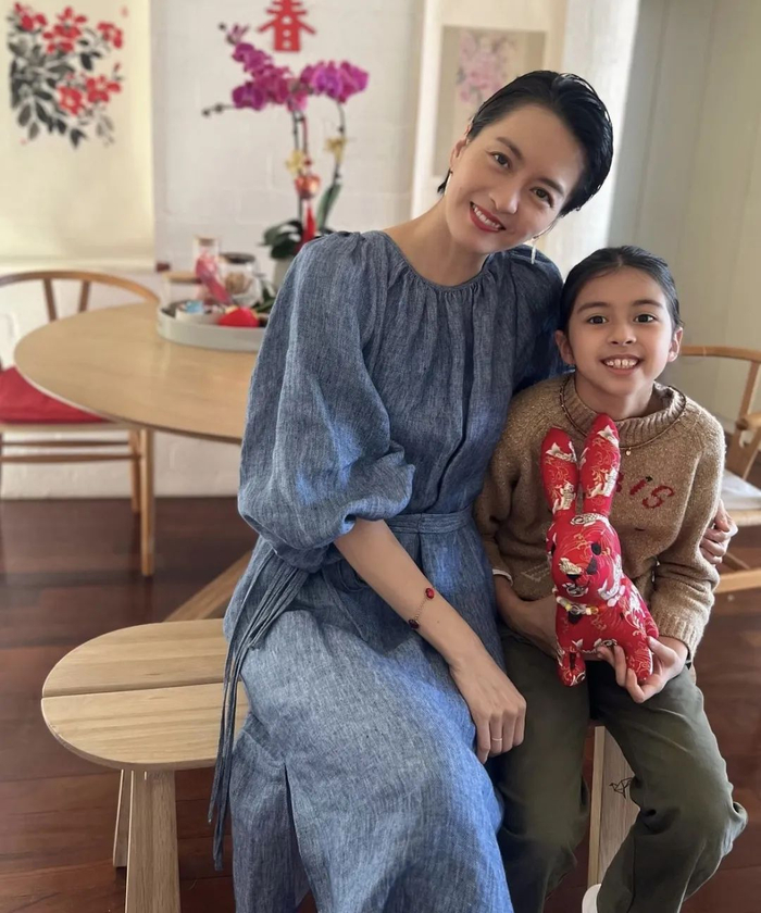 ▲梁咏琪和女儿Sofia在一起