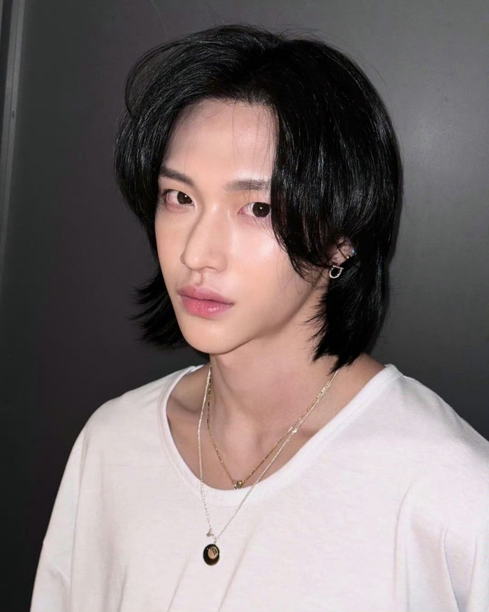 元彬,锁骨,侧脸线条,眼神都特别好品06……|元彬_新浪新闻