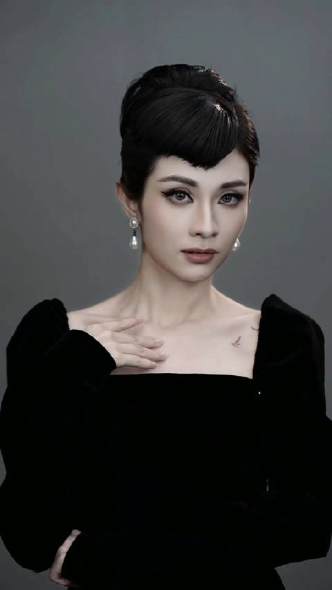 奥黛丽赫本仿妆妆容教程,优雅气质迷人!