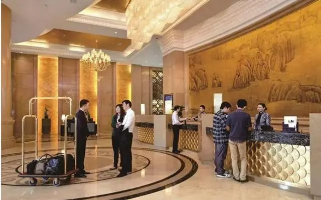 退房时,酒店为什么不再查房?前台说出实话,并不担心顾客乱来