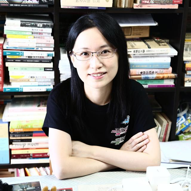 张怡微:捕捉夹缝中的人|短篇小说_新浪新闻