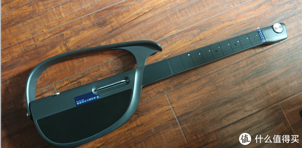 吉他包,倒是非常方便,整体重量也不大来的时候也是折叠着来的开箱当然