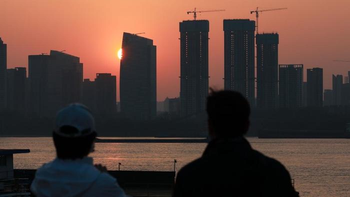 新房打折引发老业主不满，多地回应：市场经济，房企可按市场情况降价销售