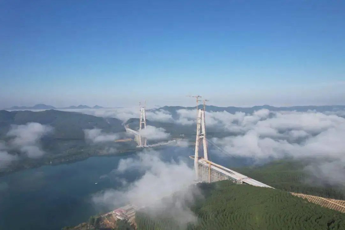 航拍黔江特大桥。图源：广西路桥集团武忻1-1分部