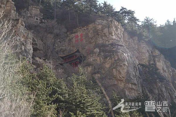 結束了雲岡石窟的行程,採風團一行驅車來到