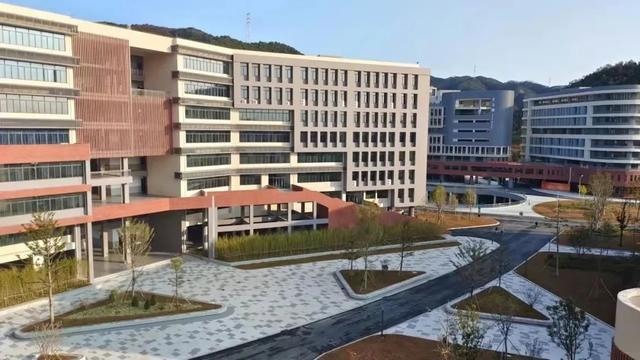 肇庆市理工学院图片